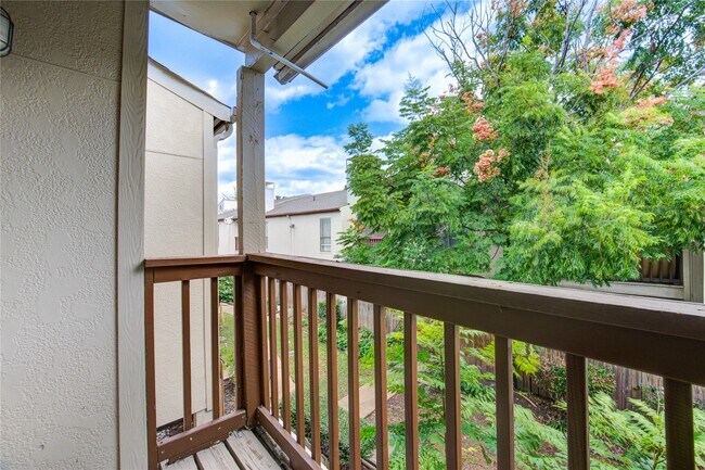 Building Photo - 3929 Tanglewilde St