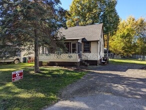 Building Photo - Cozy 2-Bedroom Home on a Beautiful Lot in Amherst!
