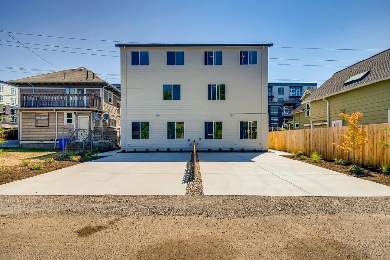Building Photo - 3953 N Vancouver Ave