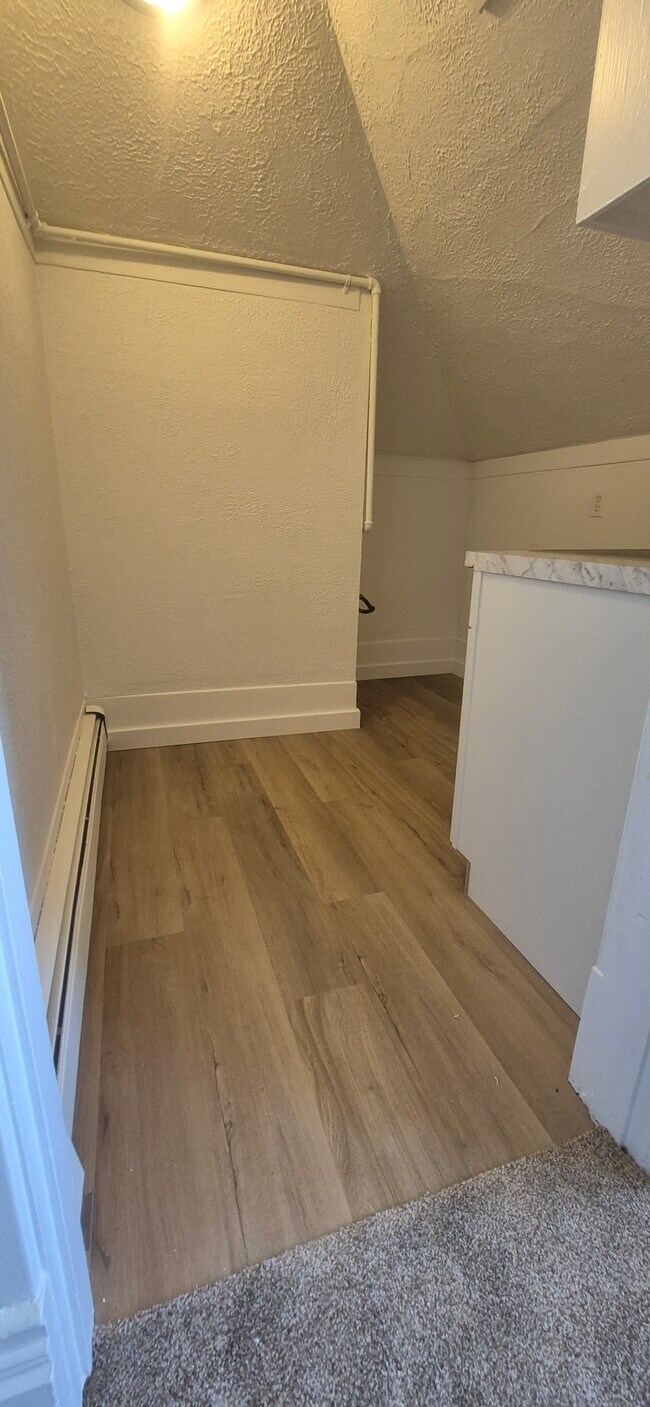Building Photo - 1111