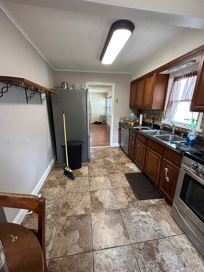 Building Photo - 4921 Demaio Dr