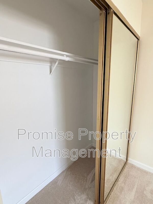 Building Photo - 1320 La Miranda Ave