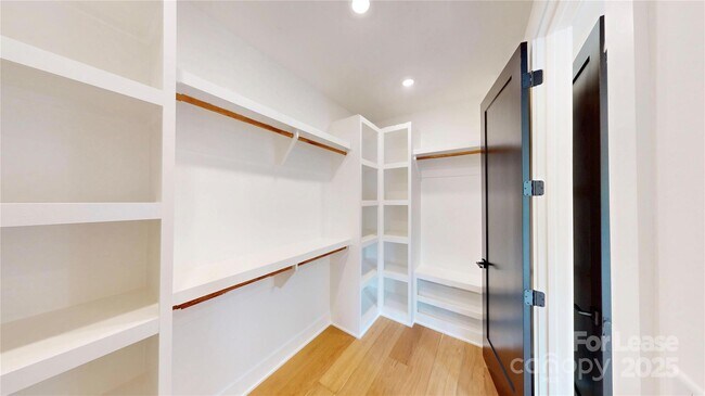 Building Photo - 313 E Peterson Dr