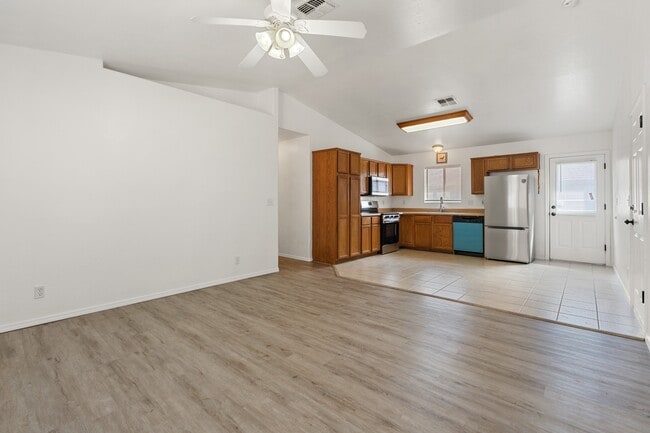 Building Photo - 24421 N Diamond Head Ave