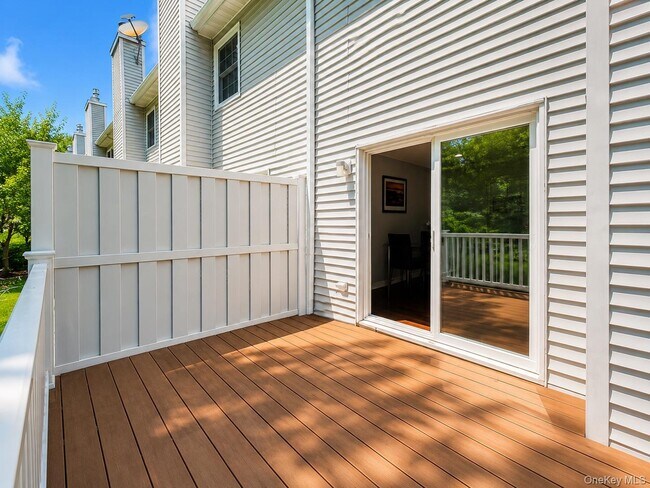 Building Photo - 802 Sara Cir