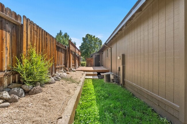 Building Photo - 145 Summerset Dr