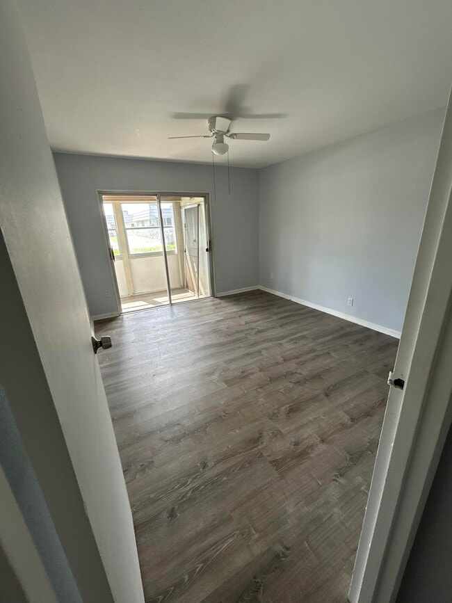 Building Photo - 5 Valencia A