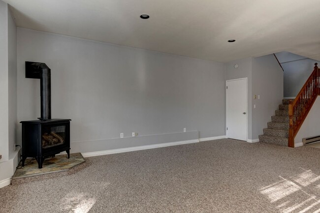 Building Photo - 3 Bed 3 Bath Home near West Beach