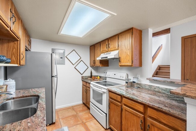 Building Photo - Bright and Spacious 2-Bedroom Condo + Loft...