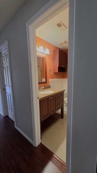 Building Photo - 1982 Willings Ln