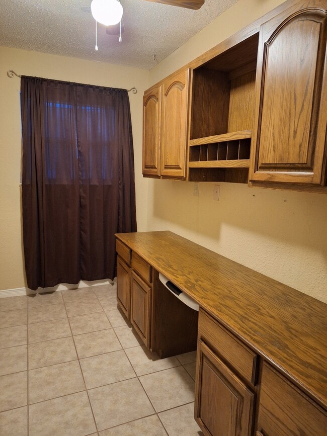 Building Photo - 9329 Shaver Dr