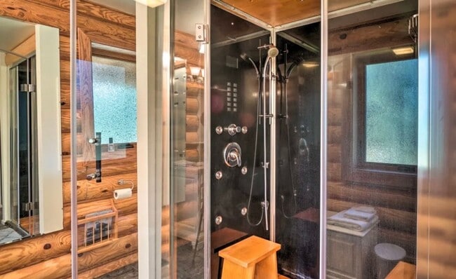 Building Photo - SEASONAL 4bd 2ba log home