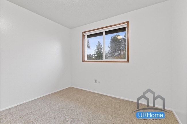 Building Photo - Welcome home to Fernhill Townhomes in Southeast Portland!