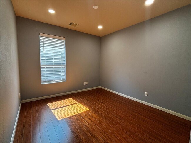 Building Photo - 2212 Buffalo Tundra Dr