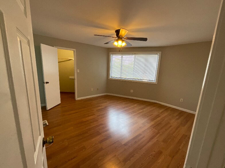 Building Photo - 276 Knoll Dr