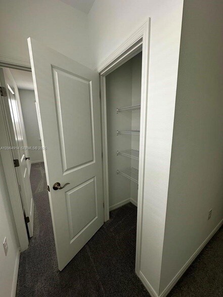 Building Photo - 1828 Shadow Box Bend Unit