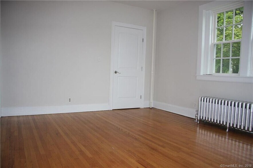 Bedroom 2 - 35 High St