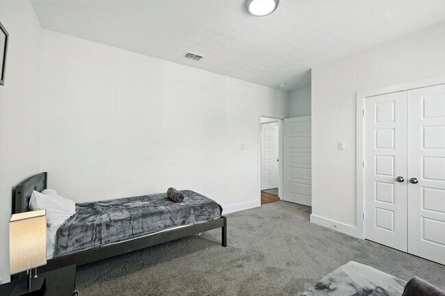 Building Photo - 3129 Rutz St