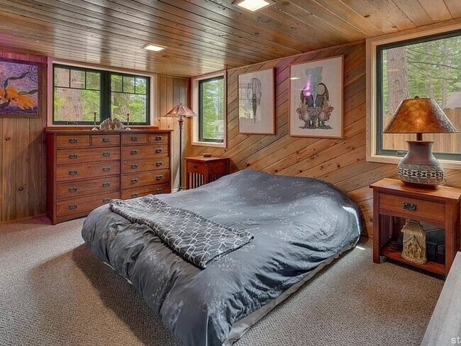 Building Photo - 4 Bedroom Single Family Home in South Lake Tahoe