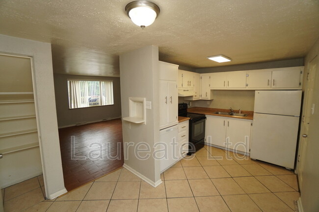 Building Photo - 673 Miller Ct