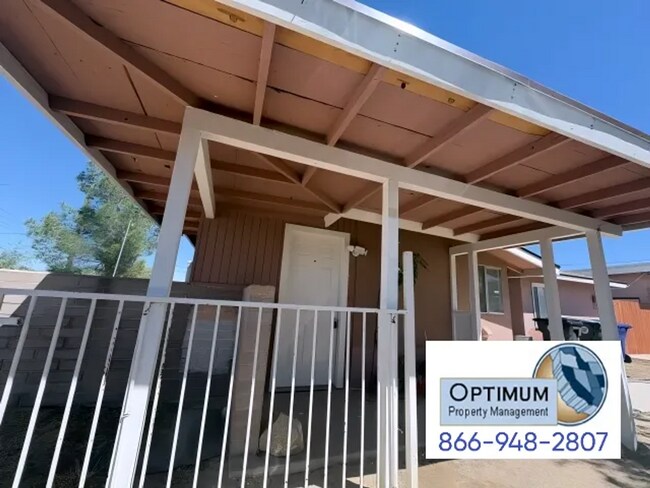 Building Photo - 3-Bedroom 1-Bathroom Home with Fireplace, Front Yard & Private Back Patio in Victorville