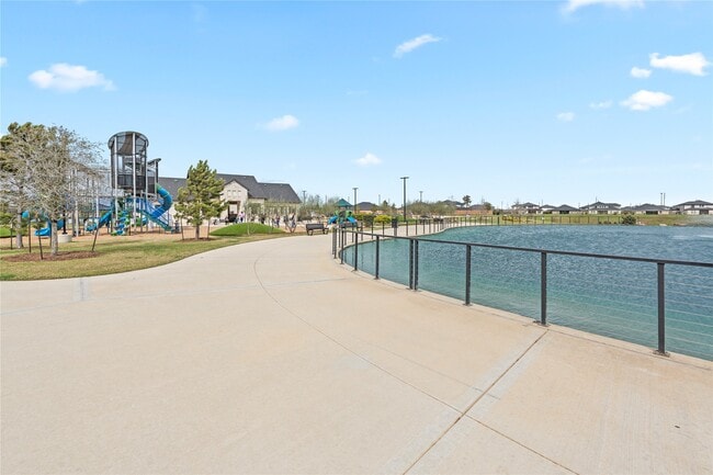 Building Photo - 30618 Wicklow Gdns Dr