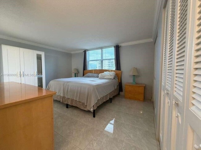 Building Photo - 301 SE 3rd St