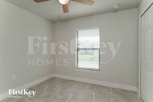 Building Photo - 817 Acton Ave