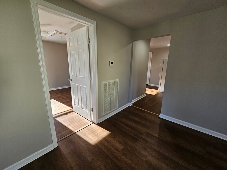 Building Photo - 219 W Adams Ave