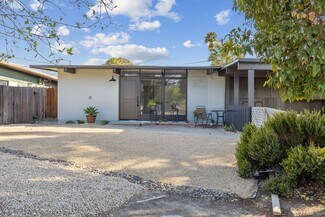 Building Photo - Creston Dr. Duplex