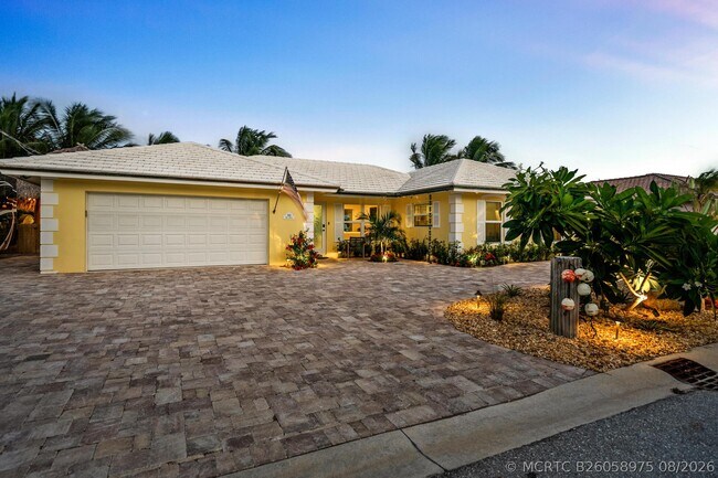 Building Photo - 844 East Dr