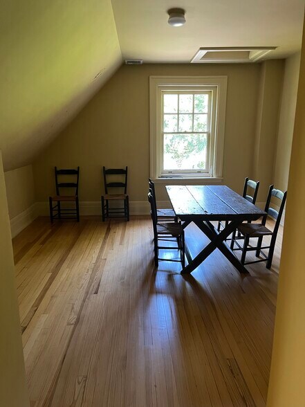 Building Photo - 607 S Trent Ave
