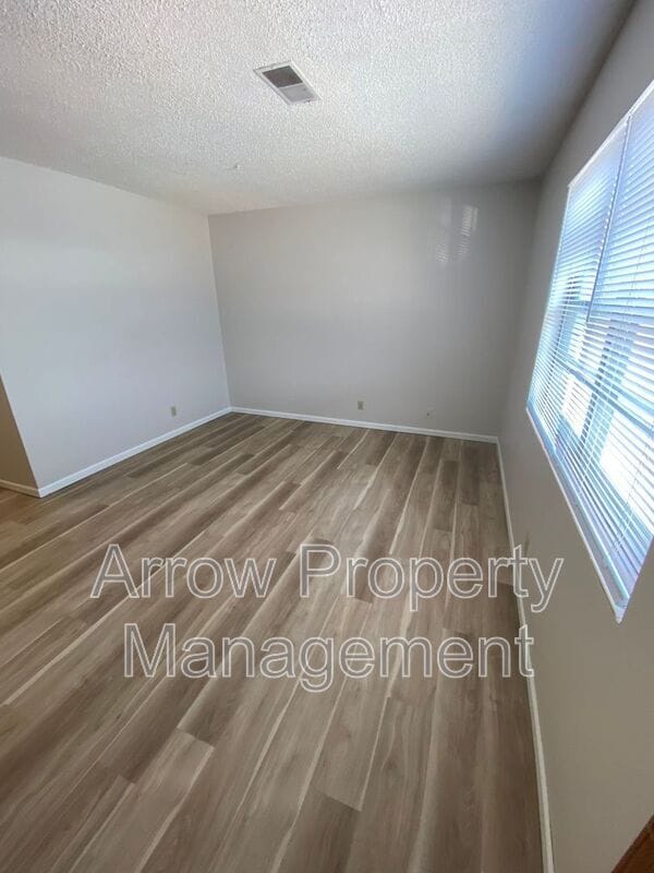 Building Photo - 1222 S Jackson St