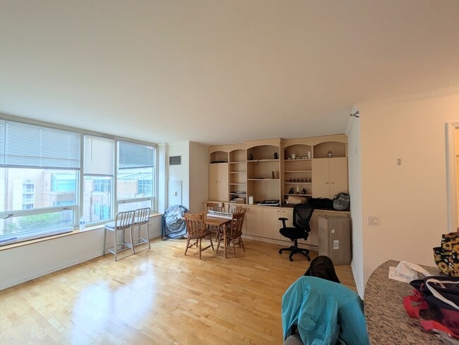 Building Photo - 33 W Ontario St