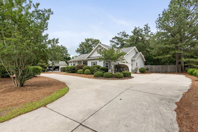 Building Photo - 1350 Monticello Dr