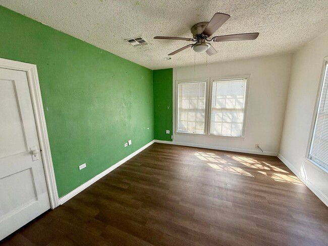 Building Photo - Spacious home in the heart of Waco