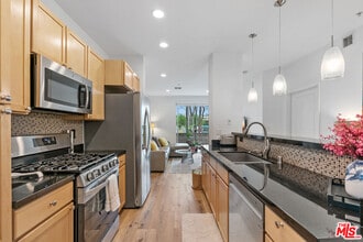 Building Photo - 6400 Crescent Prk E