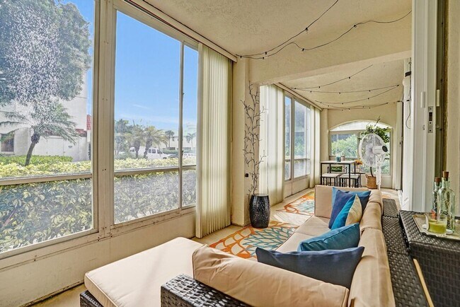 Building Photo - 107 Half Moon Cir