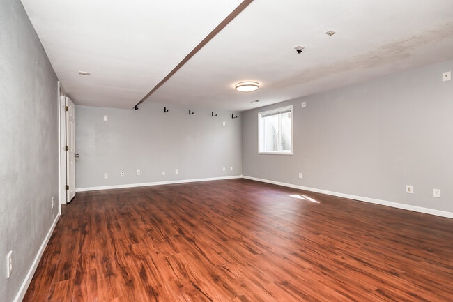 Building Photo - 338 16th St Cir