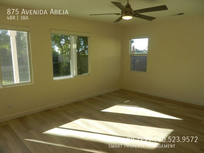 Building Photo - 875 Avenida Abeja
