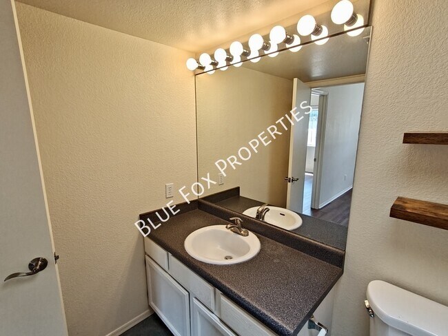 Building Photo - 2415 W Calle Retana