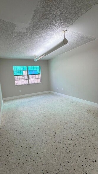 Building Photo - 1250 SW 4th St