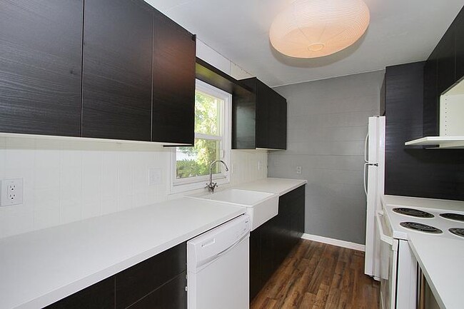 Building Photo - Peach Pointe - Green Street