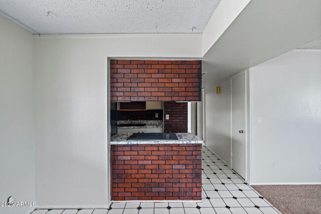 Building Photo - 13 E Desert Dr