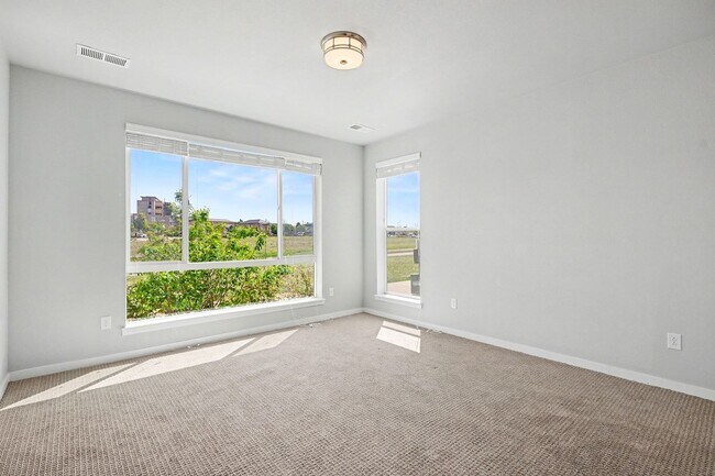Building Photo - Updated 2 Bed / 2 Bath Corner Condo in Parker – Ground Level Convenience!