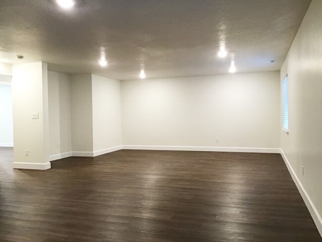 Building Photo - 2997 E S Village Dr