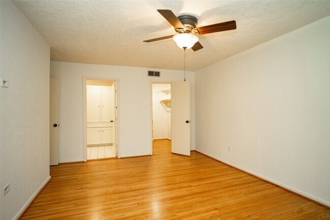 Building Photo - 4522 Briarbend Dr