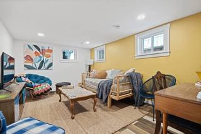 Building Photo - Midtown 4BDR Home - Mid Century Paradise!