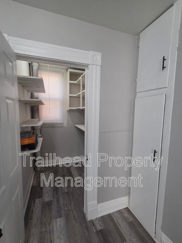 Building Photo - 1024 Roosevelt Ave