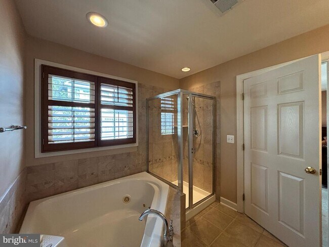 Building Photo - 8006 Reserve Way